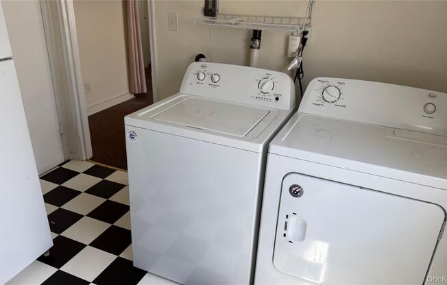 2 beds, 1 bath, 721 sqft, $2,650, Unit 30G22