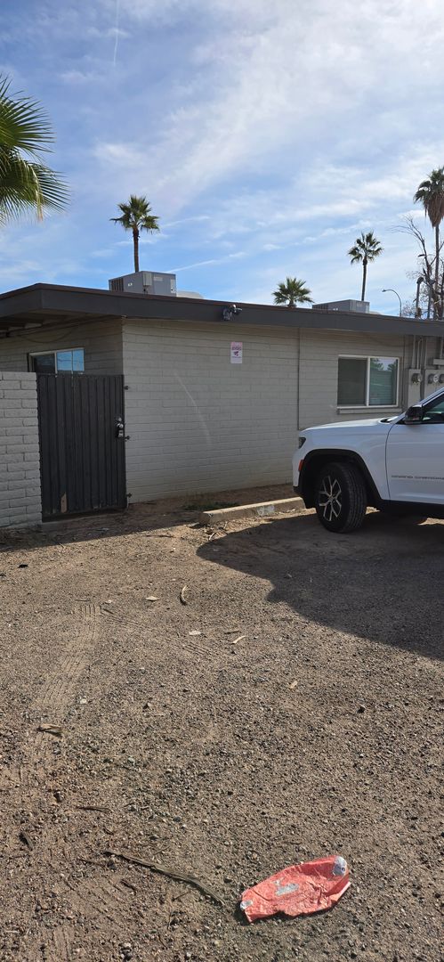 Newly Remodeled Single Story 2-Bed 1-Bath Apartment