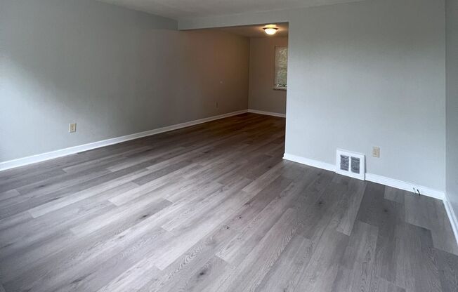 3 beds, 1 bath, 975 sqft, $1,375, Unit 3315J