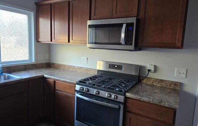 3 BED 1.5 BATH HOME IN PARK CITY