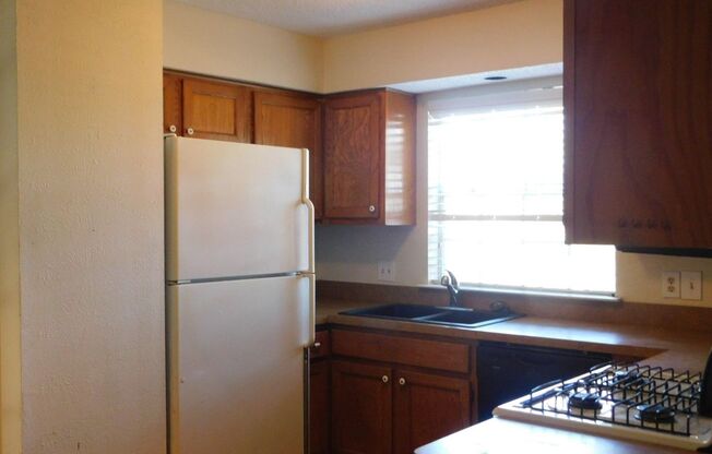 2 beds, 1 bath, 900 sqft, $1,495, Unit B