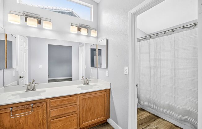 3 beds, 2 baths, $2,300