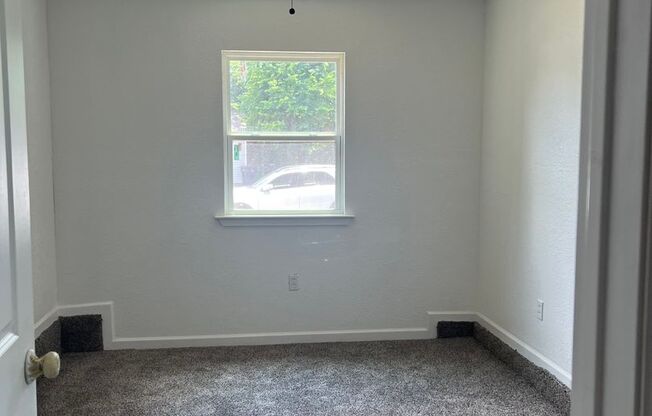 3 beds, 1 bath, $950