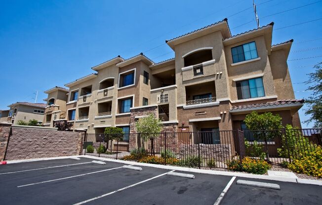 Available Parking at Apartments for Rent Near Las Vegas Strip