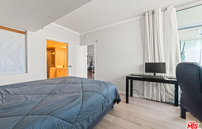 1 bed, 1.5 baths, 993 sqft, $4,700, Unit 720