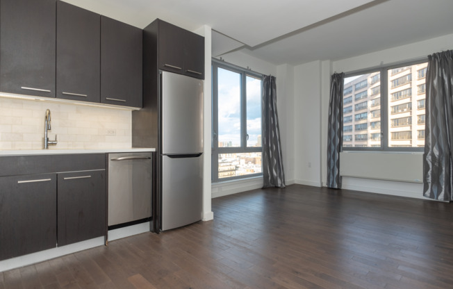 321 W 110 ST
