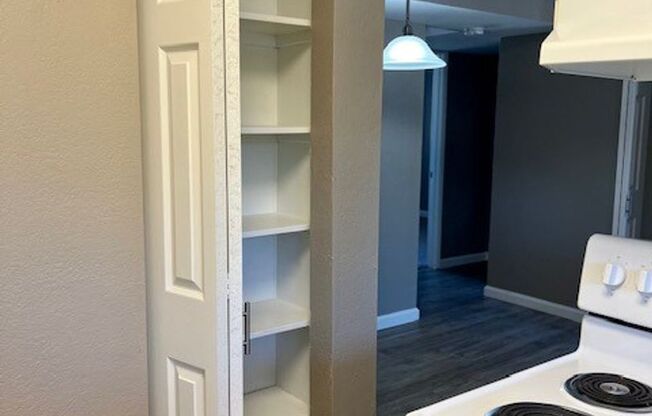 2 beds, 2 baths, 900 sqft, $1,695, Unit 26