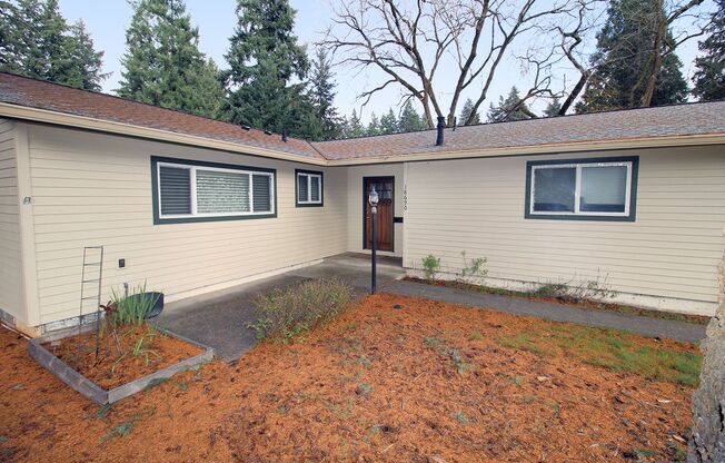 Gorgeous, Remodeled 3 Bed/2 Bath Mid-Century Ranch on Huge Lot – Lake Oswego!