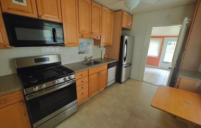 2 beds, 2 baths, $1,700