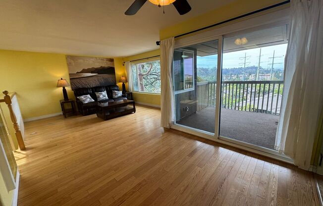 3BD/2BA HOME w/ attached garage near USD/College areas in San Diego!