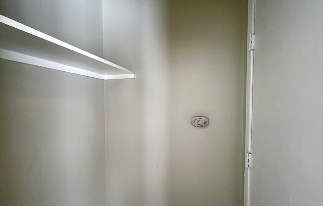 8 beds, 3 baths, $10,400, Unit House