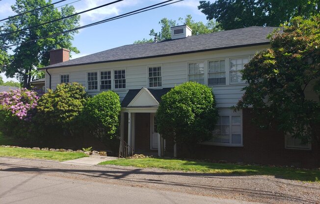 1 bed, 1 bath, 740 sqft, $1,575, Unit 35