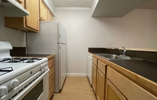 1 bed, 1 bath, 700 sqft, $999, Unit ELP2200-105