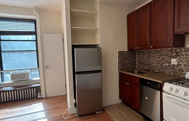 1 bed, 1 bath, $3,800, Unit 4E