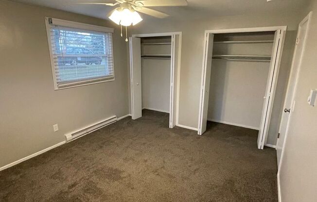 2 beds, 1 bath, 900 sqft, $950, Unit Unit 2