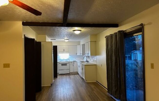 3 beds, 2 baths, $1,295