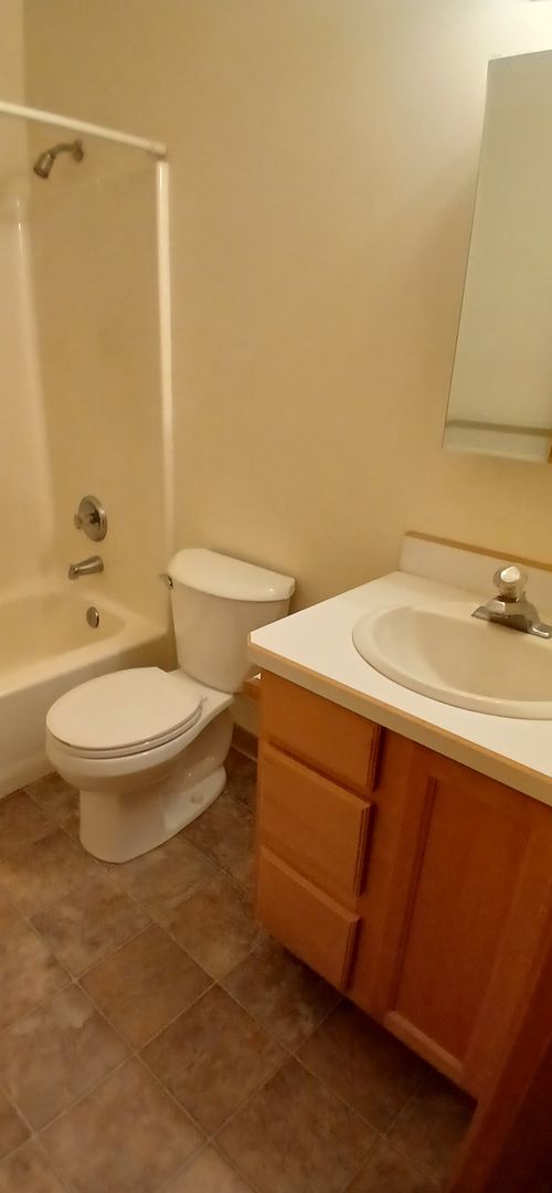 Studio, 1 bath, $1,400