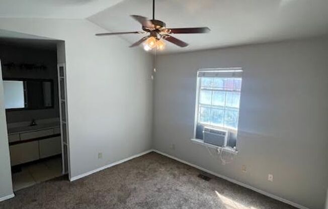 2 beds, 2 baths, $1,250, Unit UNIT 1E