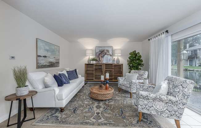 Living room with open kitchen at Harpers Point Apartments, Ohio