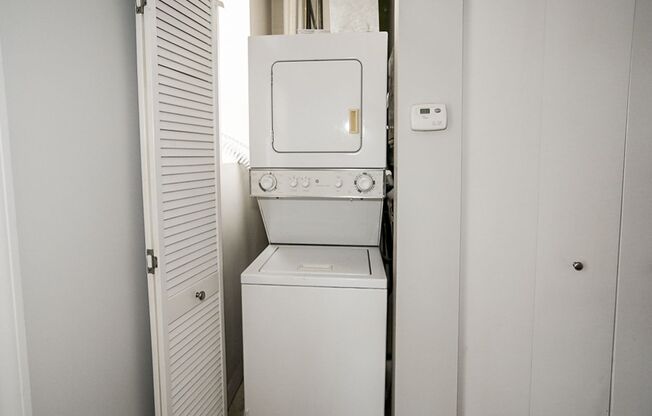 2 beds, 1 bath, 825 sqft, $2,895, Unit 3852-2