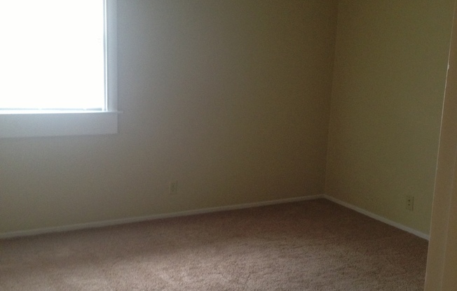 2 beds, 1 bath, $1,045