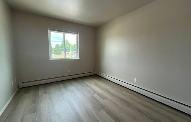 3 beds, 2 baths, $1,695, Unit 124
