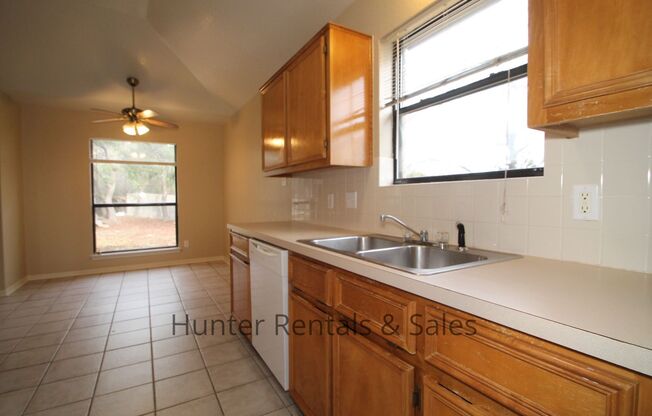 3 beds, 2 baths, $1,395