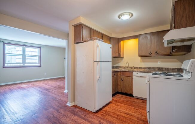 2 beds, 1 bath, $975, Unit 1