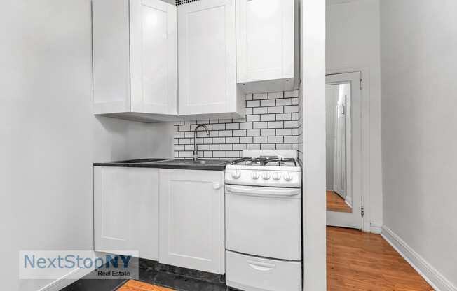 233 E 54 ST