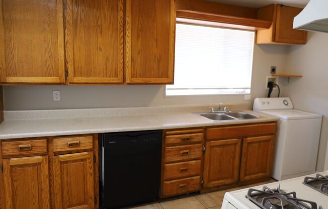 3 beds, 2 baths, $1,650