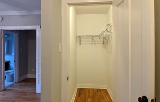 4737 N Hermitage Ave