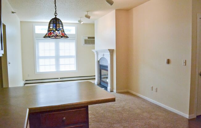 2 beds, 1 bath, 974 sqft, $1,275, Unit 705-201