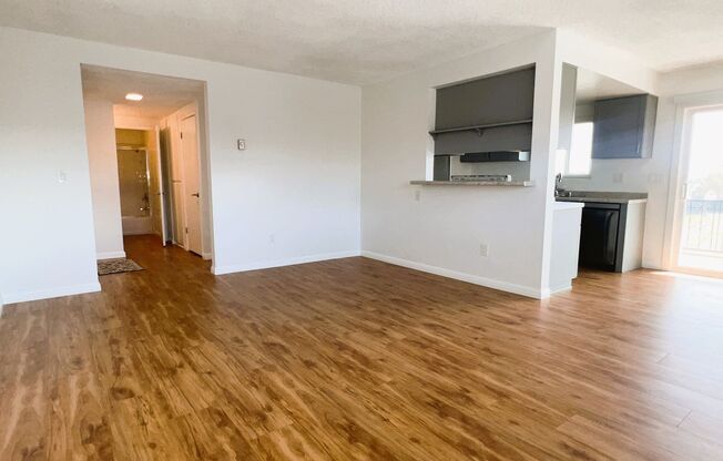 1 bed, 1 bath, 734 sqft, $2,100, Unit 19