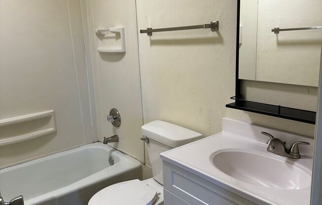 3 beds, 1 bath, $1,095