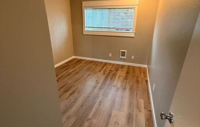 1 bed, 1 bath, 415 sqft, $1,395, Unit 32