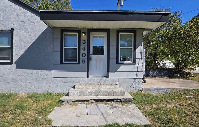 Cute little 2 bedroom with a big yard!