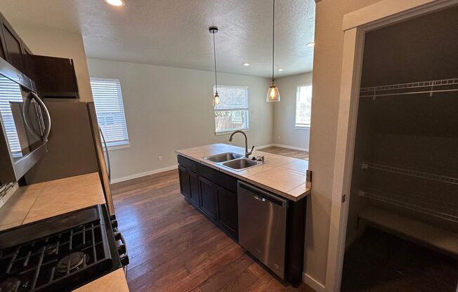 3 beds, 2.5 baths, 1,397 sqft, $2,395