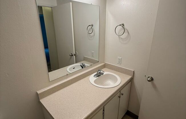 2 beds, 1 bath, 825 sqft, $1,245, Unit 479