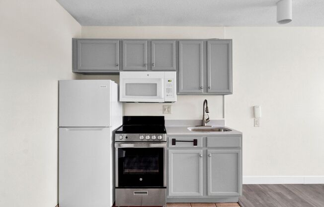 Studio, 1 bath, $1,050, Unit 211