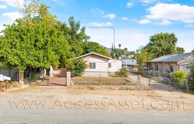 Charming Single-Story 3 Bed/1 Bath Home In The Heart Of Lake Elsinore!