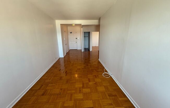 3 beds, 1 bath, 1,000 sqft, $2,195, Unit 1607