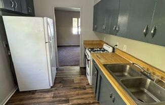 3 beds, 1 bath, $885