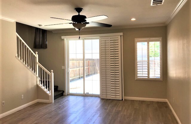 UPDATED 3 BED, 2.5 BATH, 1127 SQ FT