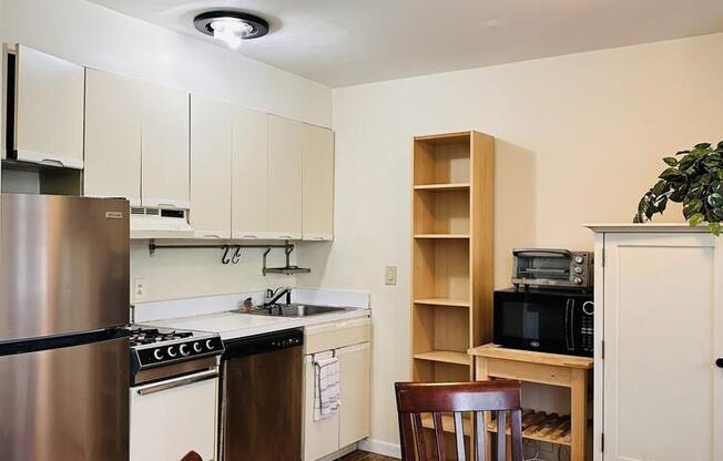 Studio, 1 bath, 500 sqft, $3,595, Unit 5F