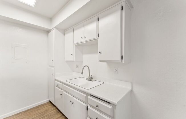 1 bed, 1 bath, $2,200, Unit 8