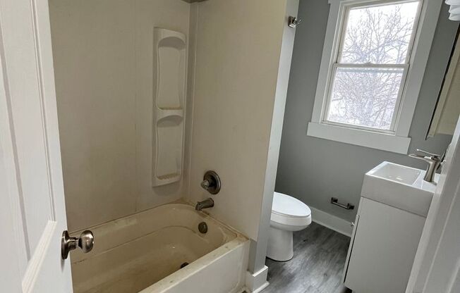 2 beds, 2 baths, 950 sqft, $1,250, Unit 55