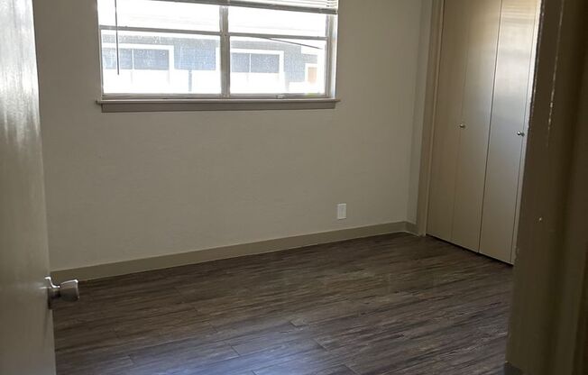 2 beds, 1.5 baths, 870 sqft, $1,025, Unit B06