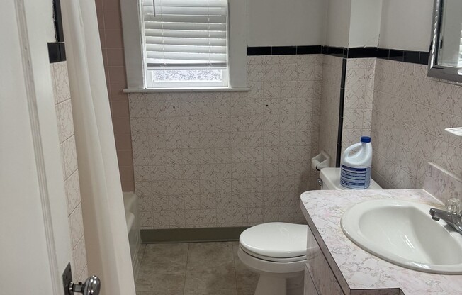 2 beds, 1 bath, 1,100 sqft, $2,200, Unit 1