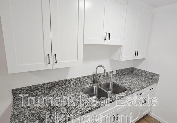 470 RIVERDALE DR