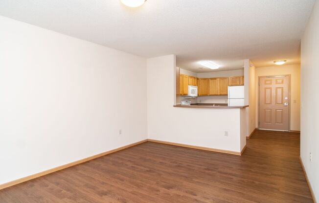 1 bed, 1 bath, 695 sqft, $875, Unit 121